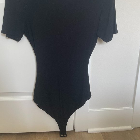 Black cross over bodysuit - Picture 2 of 2